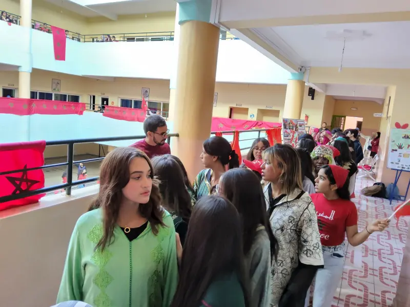 Élèves du collège-lycée Institution Al Omam en classe